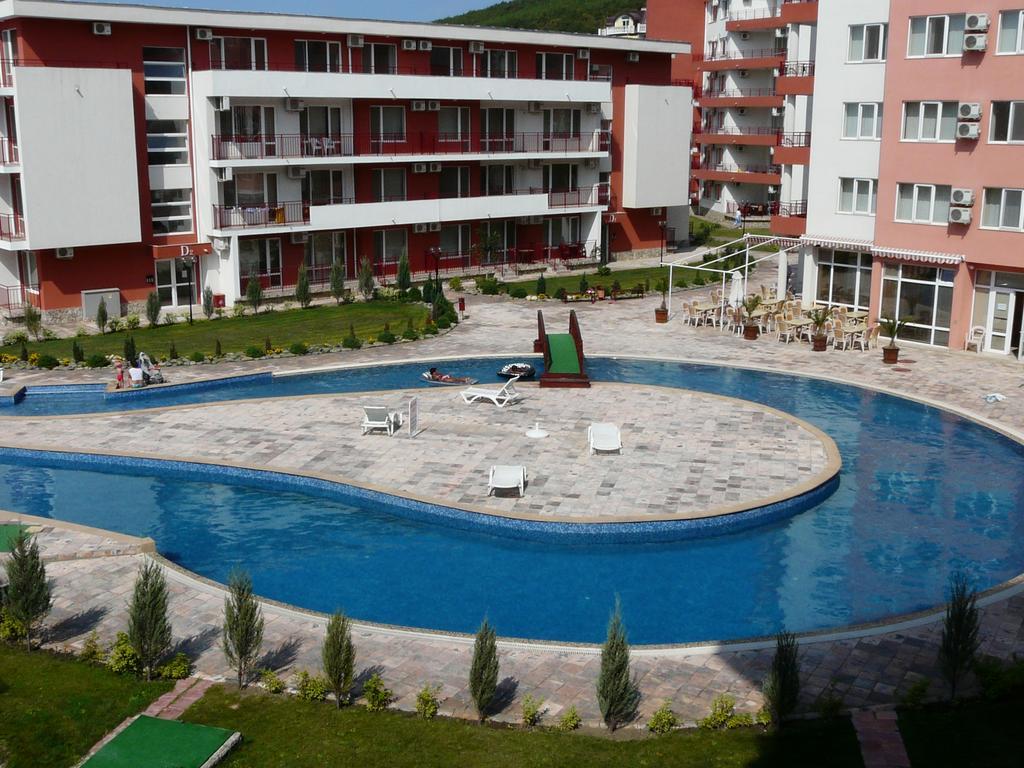 Private Apartments In Privilige Fort Beach Elenite Exterior photo