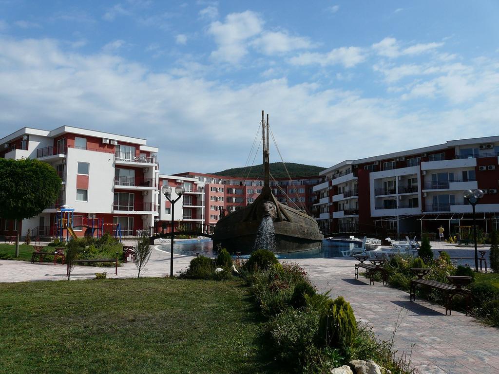 Private Apartments In Privilige Fort Beach Elenite Exterior photo
